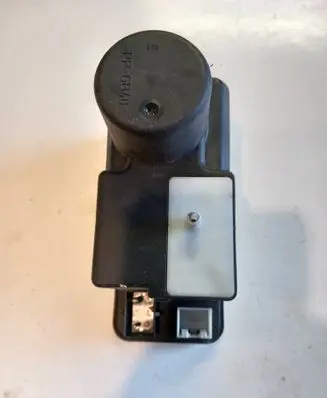Audi A6 S6 C4 4A Central locking vacuum pump 4A0862257C