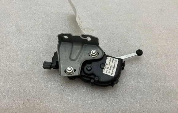Mercedes-Benz GL X166 Vent window/glass motor A1666700004