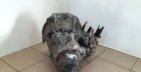 Nissan Micra Manual 5 speed gearbox 8200137170