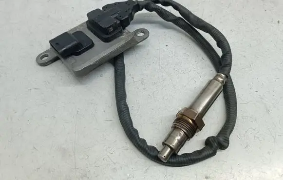 Mercedes-Benz C W205 Lambda probe sensor A0009053606 0009053606 5WK96682F