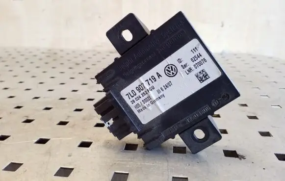 Volkswagen Touareg I Alarm control unit/module 7L0907719A