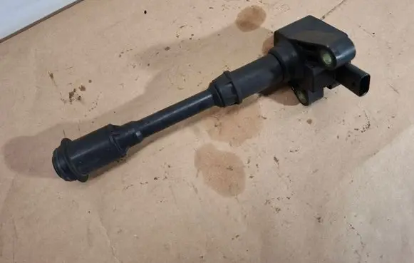 High voltage ignition coil