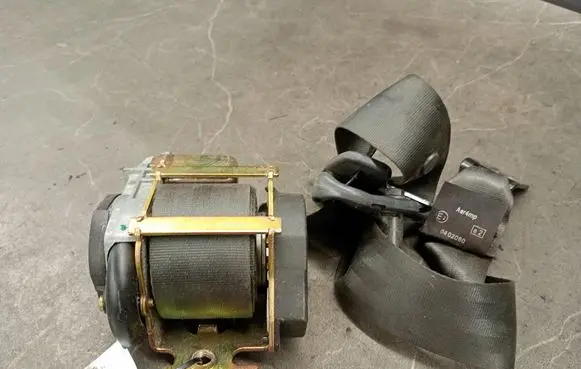 Renault Megane II Seat belt trim 8200077374