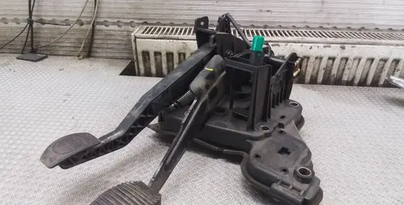Peugeot 407 Pedal assembly 