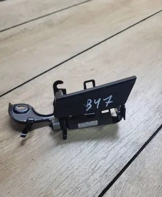 Mercedes-Benz E W212 Seat back rest lock catch A2129200606 04112014 041120141