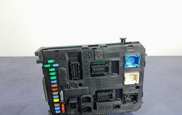 Peugeot 5008 Fuse box set 9678477180