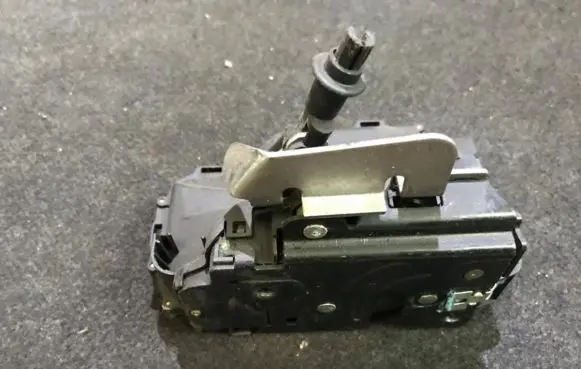 Audi A6 S6 C5 4B Front door lock 4b1837016g