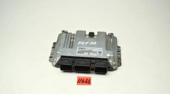 Ford Focus Engine control unit/module 8M5112A650LG 0281011701