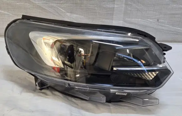Opel Vivaro Headlight/headlamp 9832836480