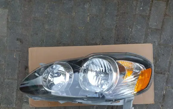 Toyota Corolla E120 E130 Headlight/headlamp 8115002200