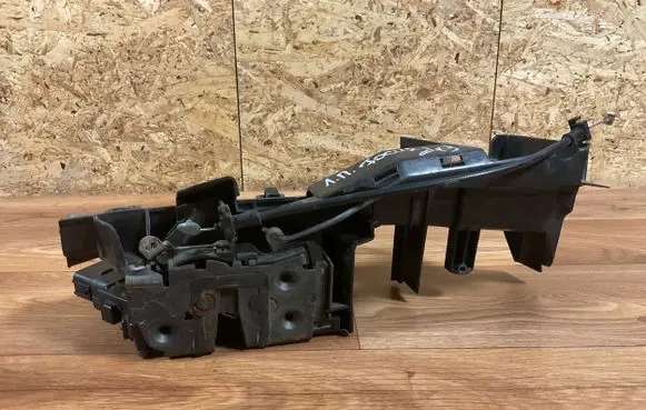 Ford Focus Front door lock 240000000