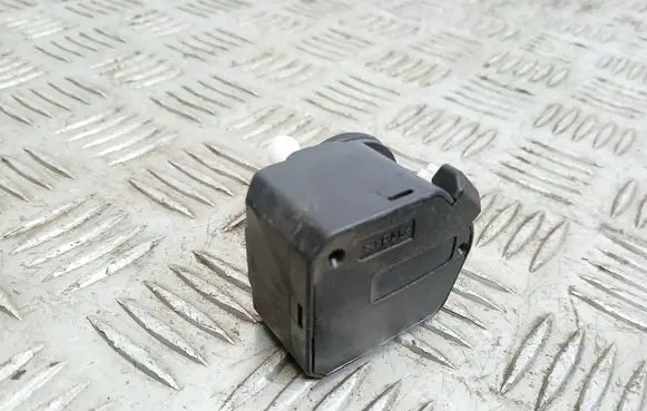 Volkswagen PASSAT B6 Headlight level adjustment motor 0083000