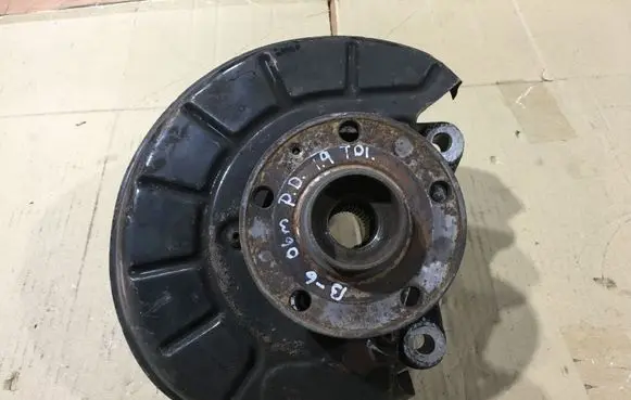 Volkswagen PASSAT B6 Front wheel hub