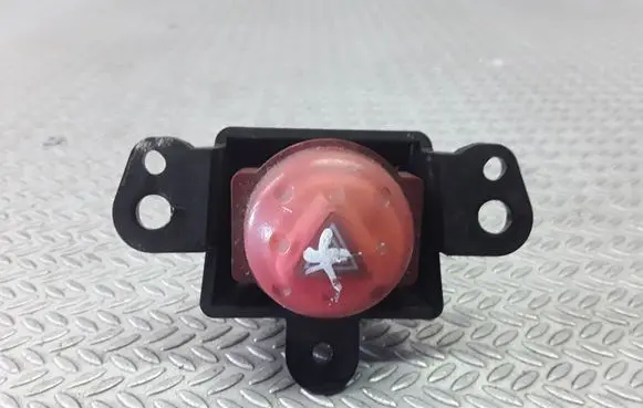 Nissan Almera Tino Hazard light switch 06016