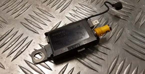 Renault Laguna II Aerial antenna amplifier 8200002590