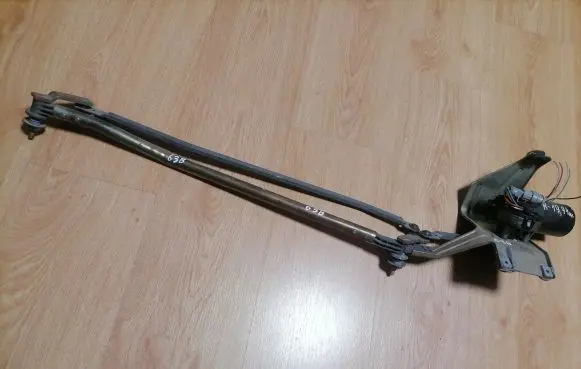 Renault 19 Front wiper linkage and motor 964561 0390246326