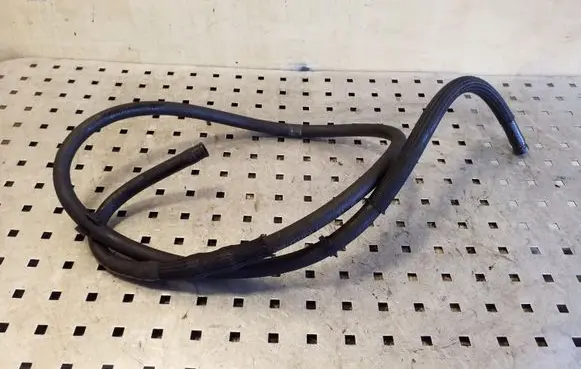 Gearbox oil cooler pipe/hose