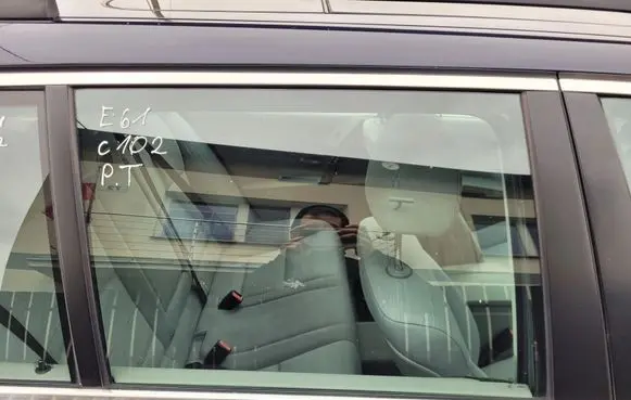 BMW 5 E60 E61 Rear door window glass SZYBADRZWIPRAWY