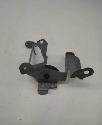 Volkswagen Touareg II Fuel filter bracket/mount holder 7P6127224