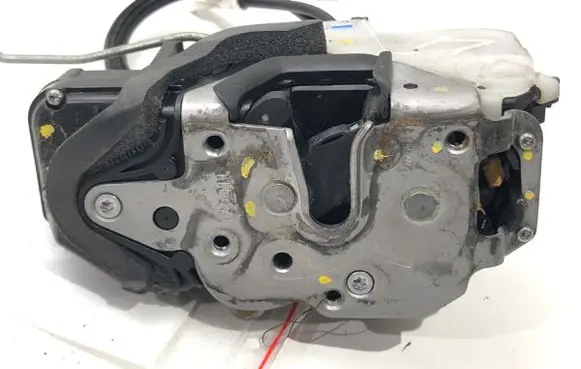 Opel Astra J Front door lock 13577983