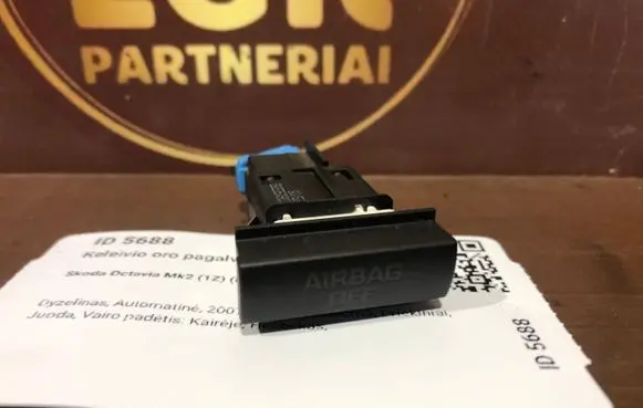 Passenger airbag on/off switch
