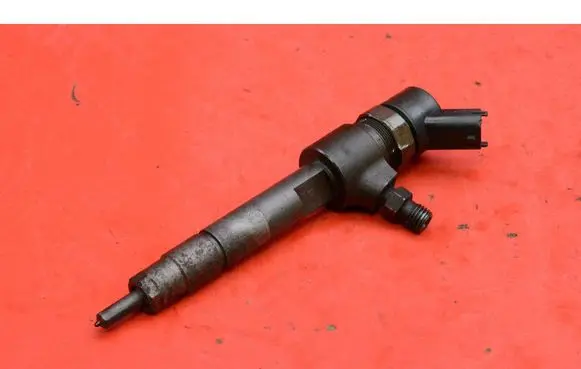 Opel Vectra C Fuel injector 0445110165