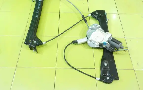 BMW Z4 E85 E86 Front door window regulator with motor 7131119S