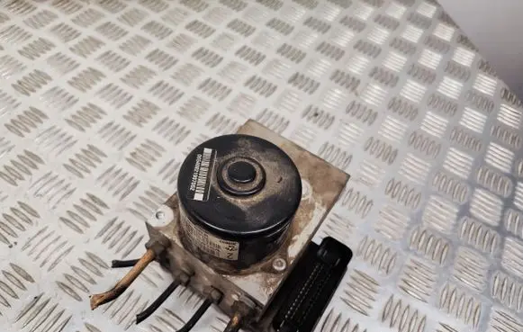 Volvo S80 ABS Pump 30643982 30643979
