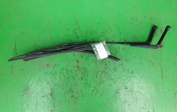 Audi A4 S4 B5 8D Front wiper blade arm