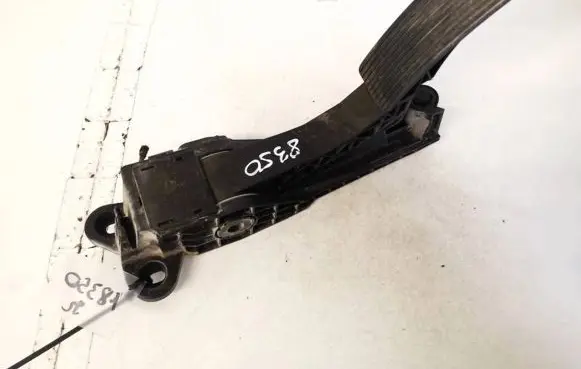Mercedes-Benz ML W164 Accelerator throttle pedal a1643000004