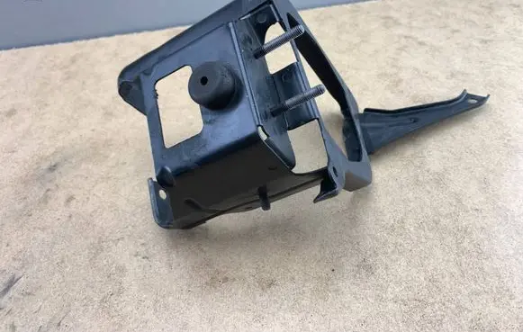 BMW 3 E90 E91 Power steering pump mounting bracket 6765403 32416765403