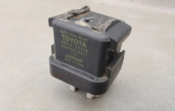 Toyota Corolla Verso E121 Glow plug pre-heat relay 2861067010 1567000671