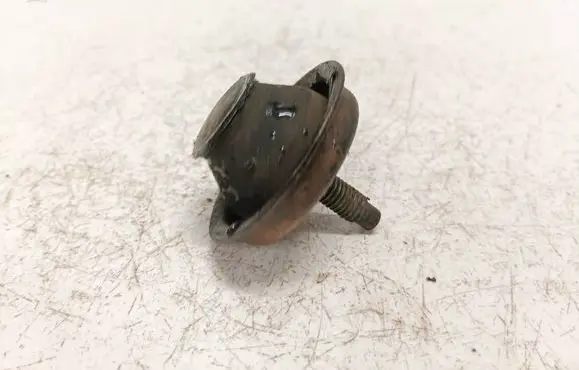 Peugeot 206 Engine mount bracket