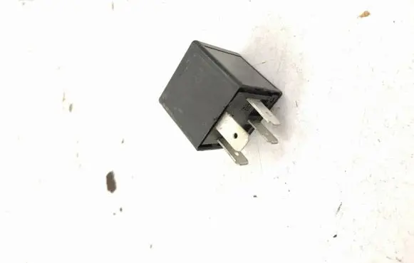Opel Vectra C Cruise control relay 90464760