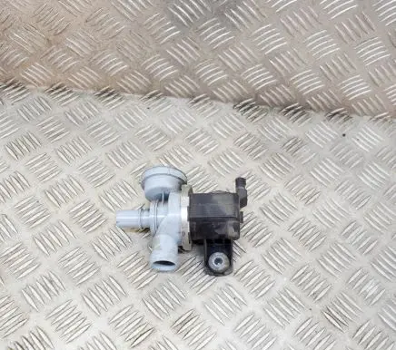 BMW 5 G30 G31 Turbo solenoid valve 7441833