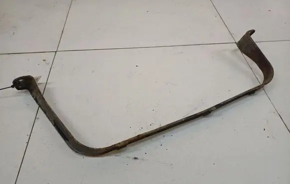 Chrysler 300 - 300C Fuel tank mounting bracket