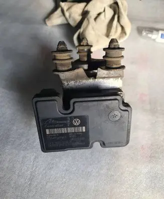 Skoda Octavia Mk2 (1Z) ABS Pump 1K0907379P 00009496E5