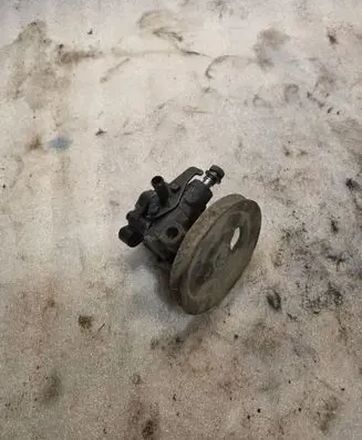 Mitsubishi Pajero Power steering pump