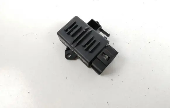 Porsche Cayenne (9Y0 9Y3) Seat heating relay 3F0959772