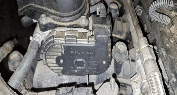 Mercedes-Benz C W203 Throttle valve A1111410225