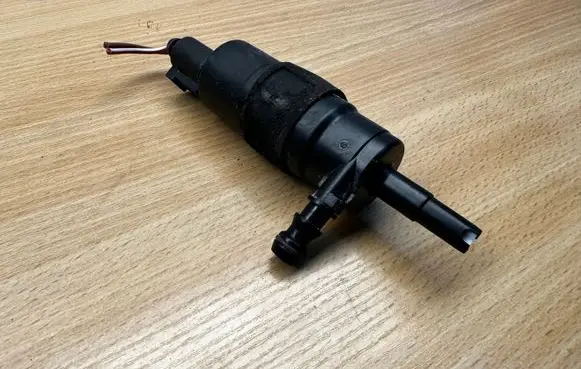 Audi A6 S6 C6 4F Headlight washer pump 3B7955681