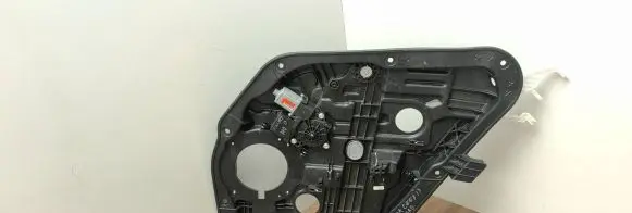 Rear window lifting mechanism without motor