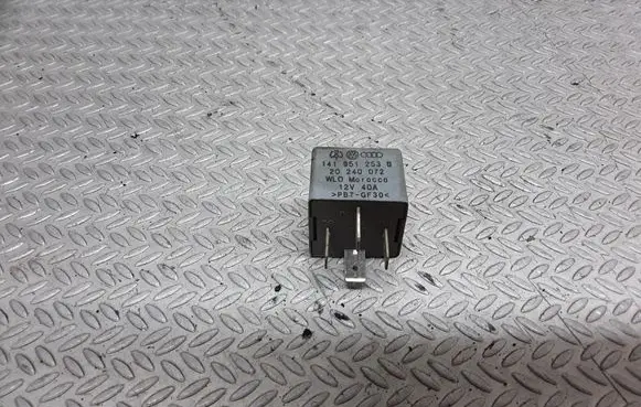 Volkswagen PASSAT B5.5 Other relay 141951253B