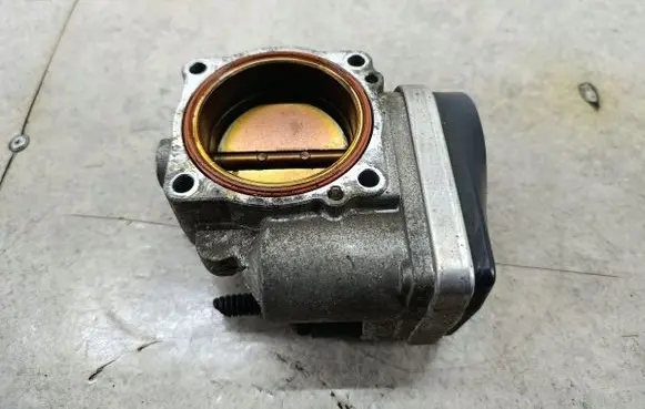 BMW 5 E39 Throttle body valve 7502444