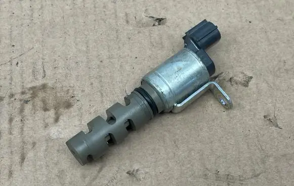 Toyota Prius (XW50) Camshaft vanos timing valve 337010 3370105010