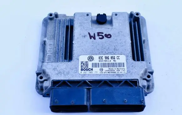 Volkswagen Touran II Engine control unit/module 03C906056CC 1039S08696 0261S02151