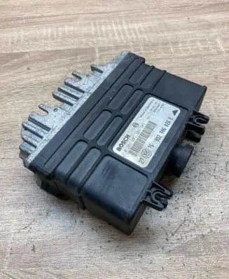 Volkswagen Golf III Engine control unit/module ECU 032906026E 0261203304