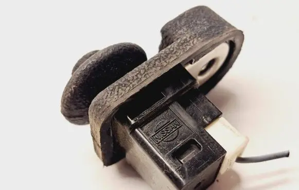 Nissan Qashqai Rear door sensor 