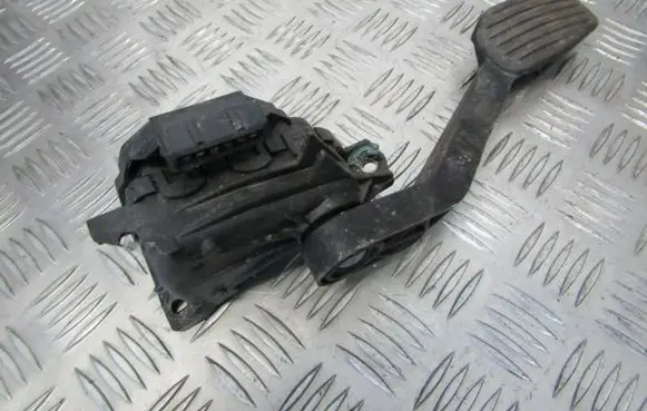 Volvo S60 Accelerator throttle pedal 9157553