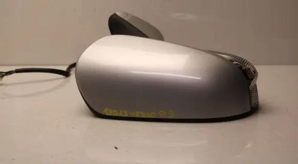 Toyota Verso Front door electric wing mirror 